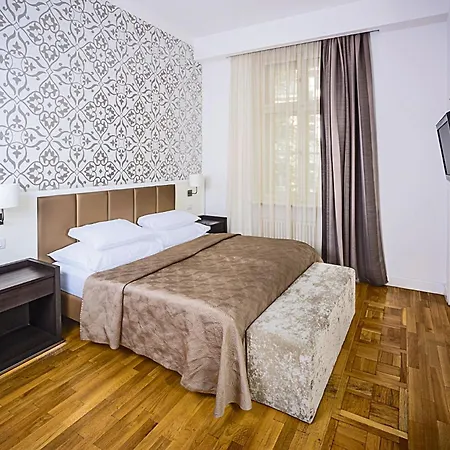 Deminka Palace Отель