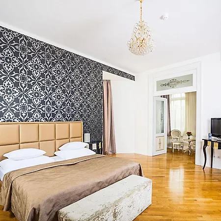 Deminka Palace Отель 4*