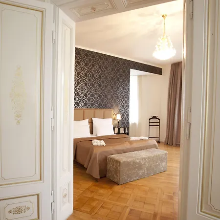 מלון Deminka Palace 4*