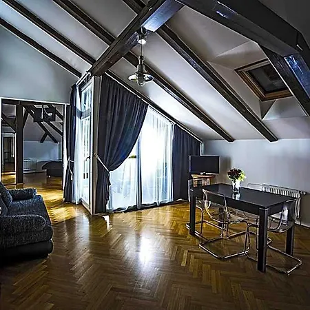 デミンカ パレス 4*