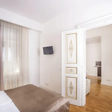 Deminka Palace 4*