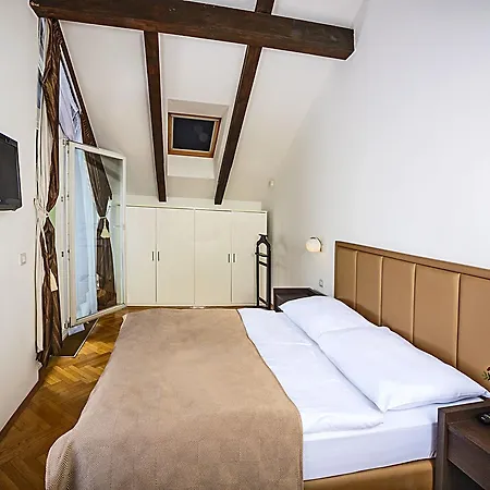 デミンカ パレス 4*