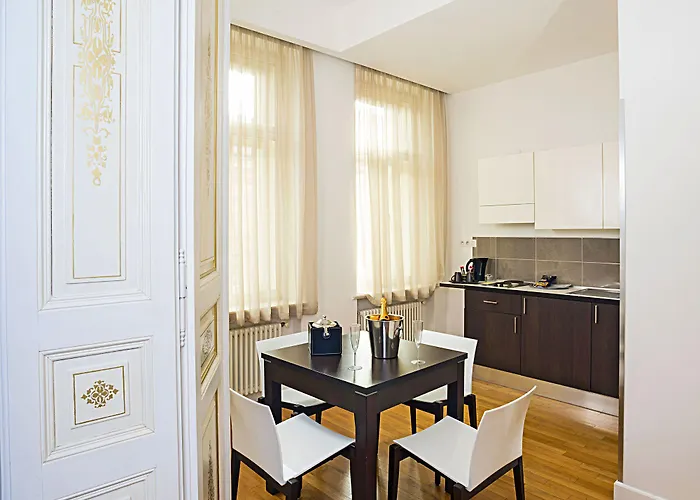 Hotell Deminka Palace 4*
