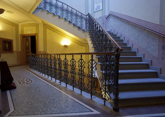 Deminka Palace Hotell