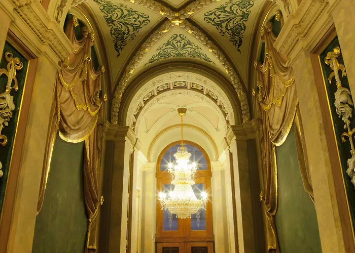 Deminka Palace Hotel 4*