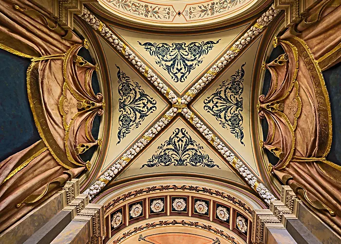 Deminka Palace Hotel