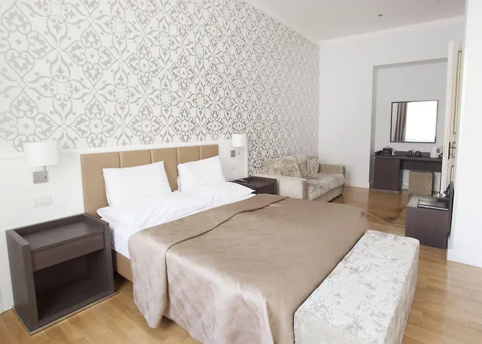 Deminka Palace Hotell