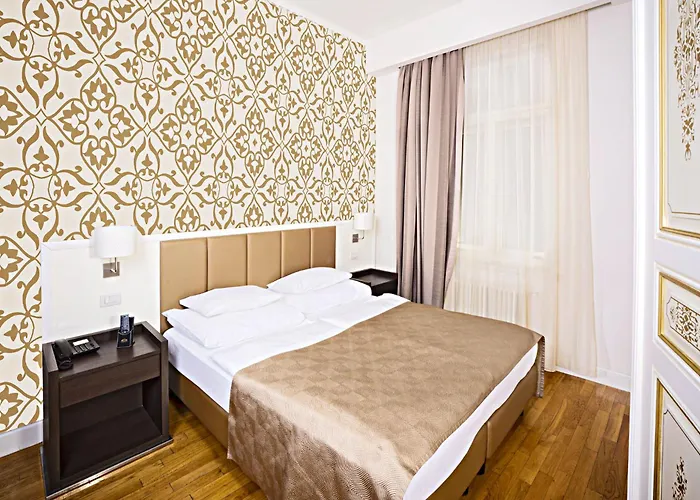 Hotell Deminka Palace