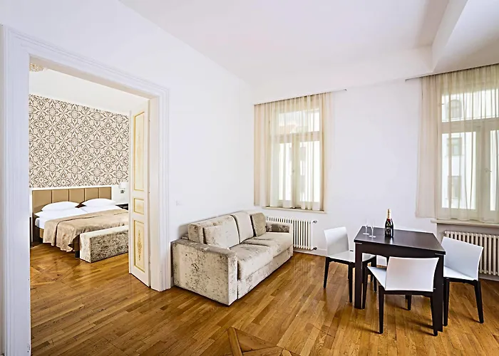Hotell Deminka Palace 4*
