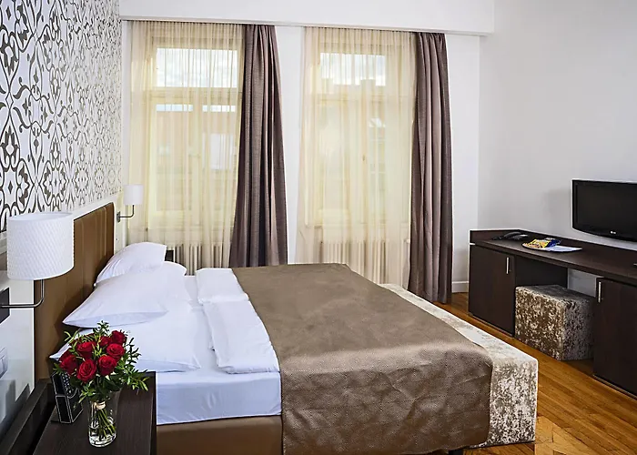 Deminka Palace Hotel 4*