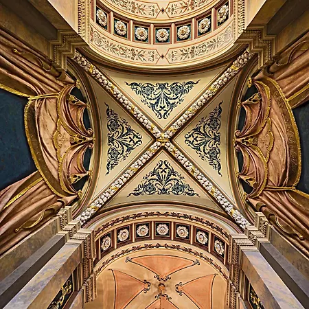 Deminka Palace Прага