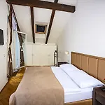 デミンカ パレス 4*