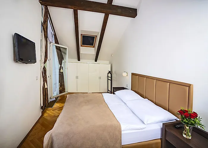 デミンカ パレス 4*