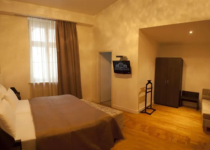 デミンカ パレス 4*
